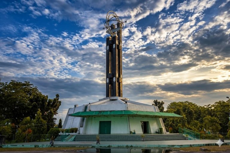 pontianak - tugu khatulistiwa